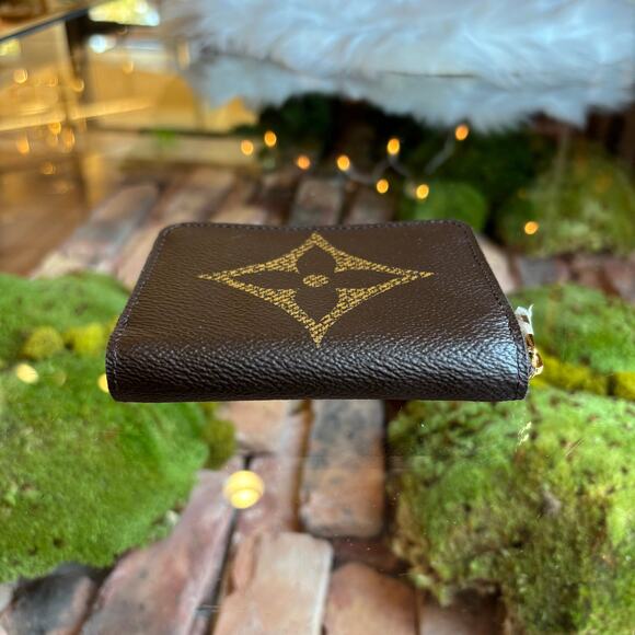LOUIS VUITTON Reverse Monogram Zippy Coin Wallet - Picture 7 of 13